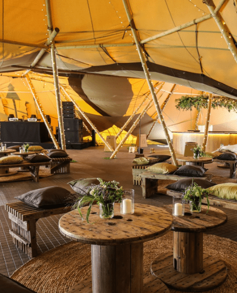 Événement entreprise à Toulouse - Intérieur Tipi Géant