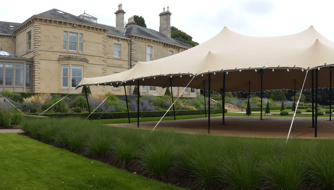 Réception en plein air près de Rennes : la tente stretch