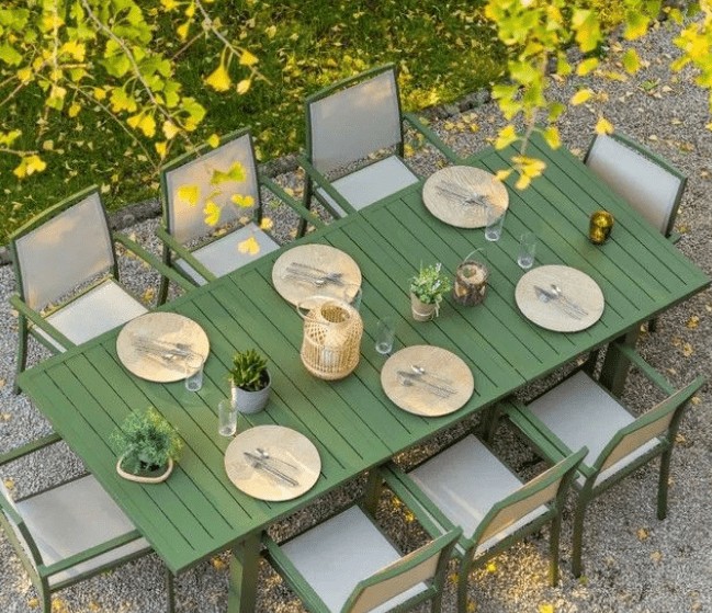 Réussir son dîner en extérieur - mobilier en aluminium